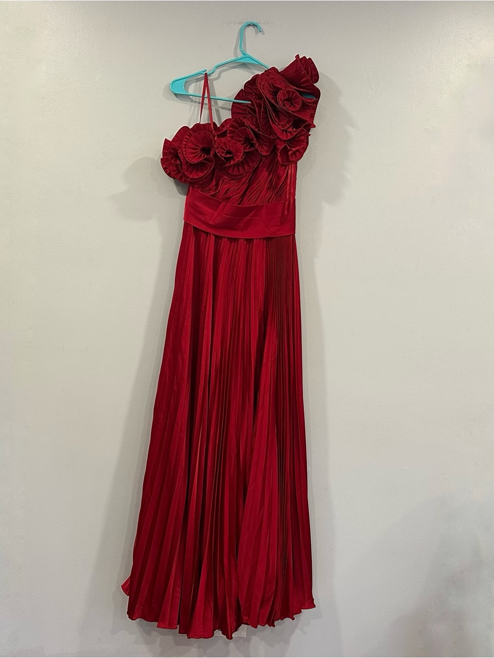 Mac Duggal 49902 Red Pleated One-Shoulder Evening Gown with Ruffle Detail sz 4 - Picture 6 of 11